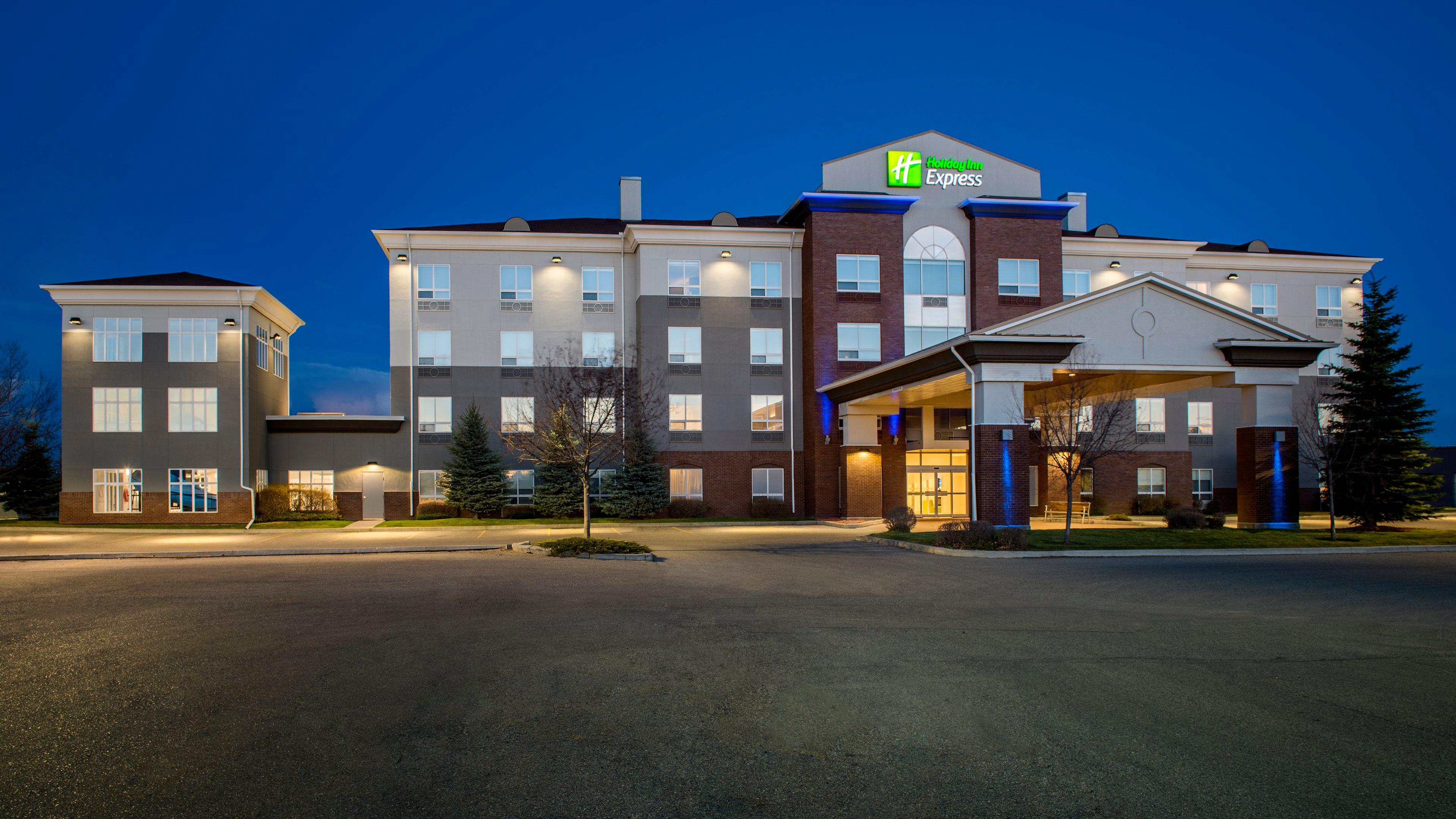 Holiday Inn Express Airdrie By Ihg Exterior photo