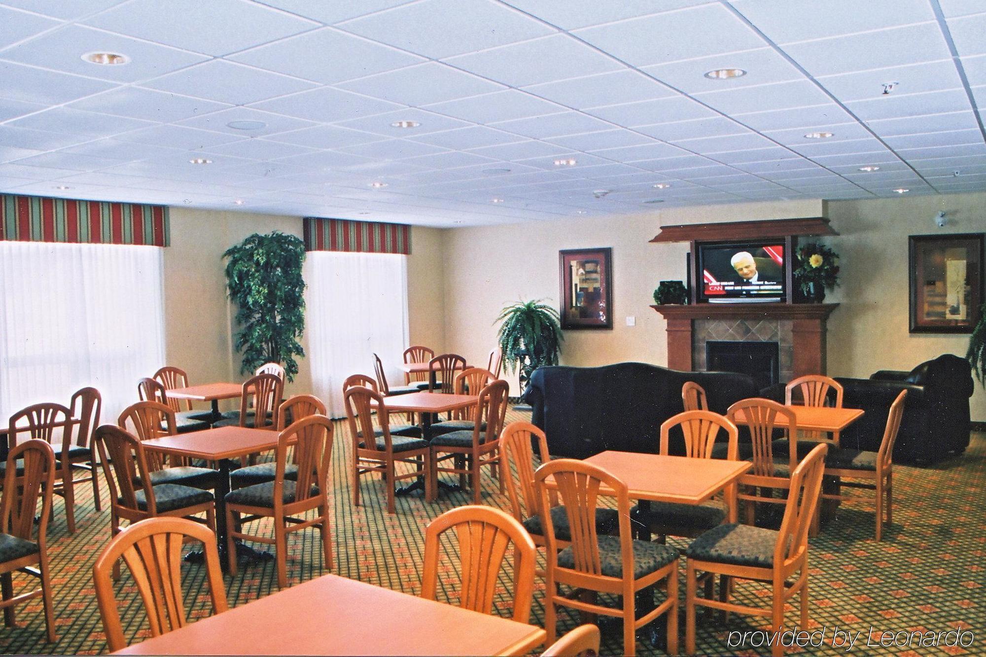 Holiday Inn Express Airdrie By Ihg Restaurant photo