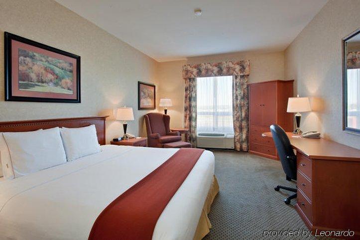 Holiday Inn Express Airdrie By Ihg Room photo